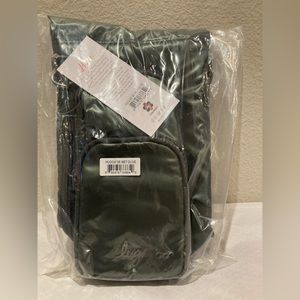 Lug Huggie SE bottle holder in Metallic Olive from the Fall 2023 mystery box!
